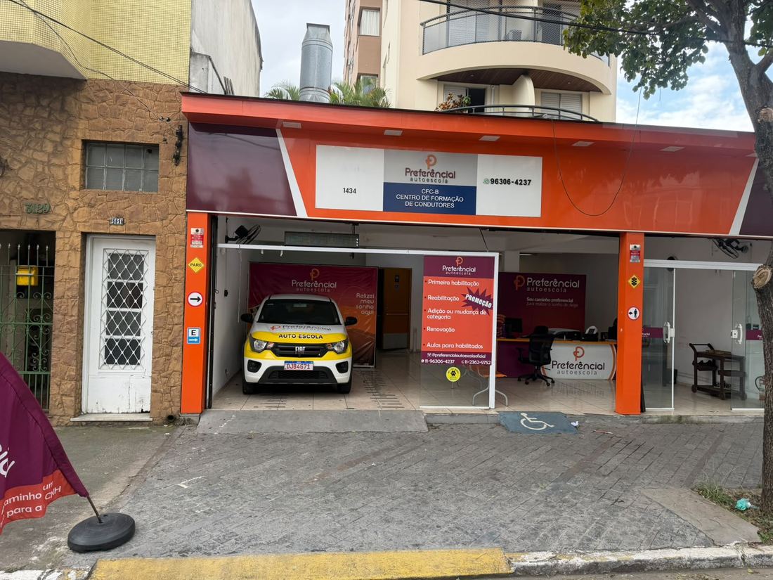 Fachada da Preferencial Autoescola na Rua da Mooca, 3135, Mooca, São Paulo